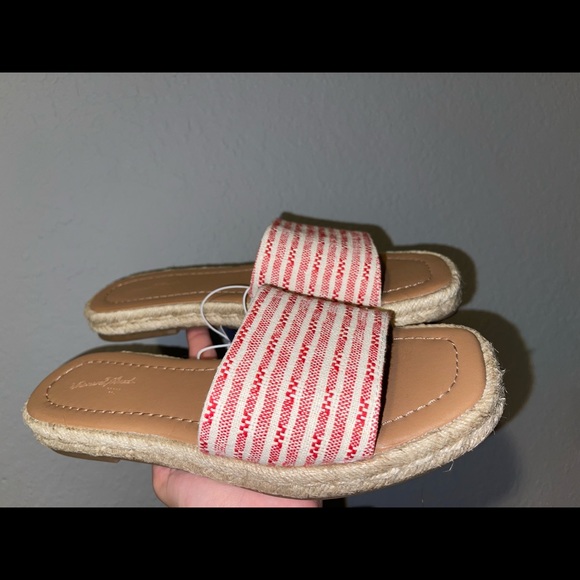 NWT Sandals - Picture 3 of 4